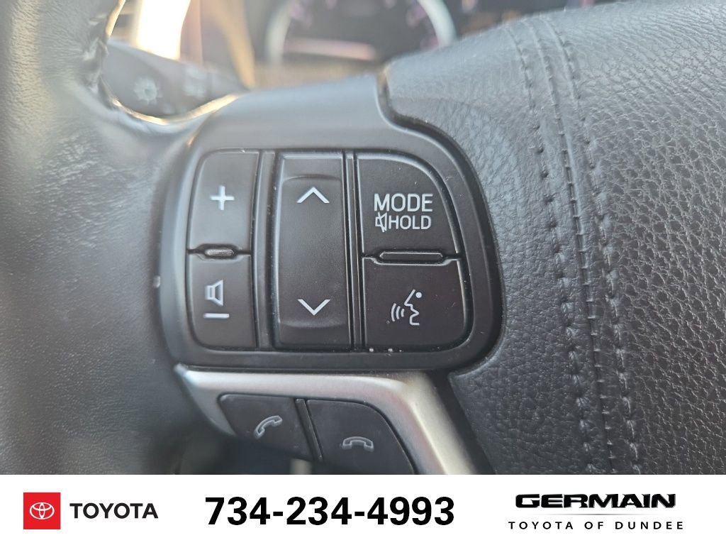 Used 2017 Toyota Highlander XLE w/ Carpet Mat Package AWD/4WD image 21