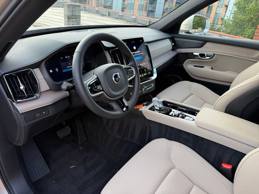 Certified 2025 Volvo XC90 T8 Plus w/ Protection Package Premier AWD/4WD image 8