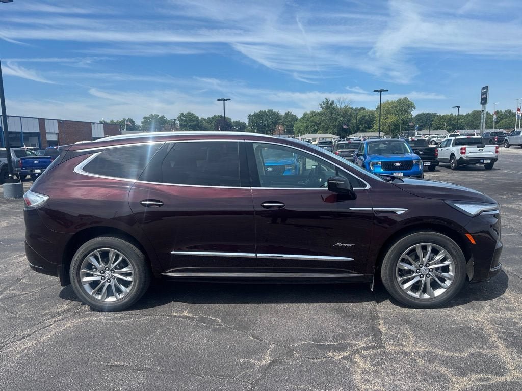 Used 2022 Buick Enclave Avenir w/ Avenir Technology Package AWD/4WD image 6