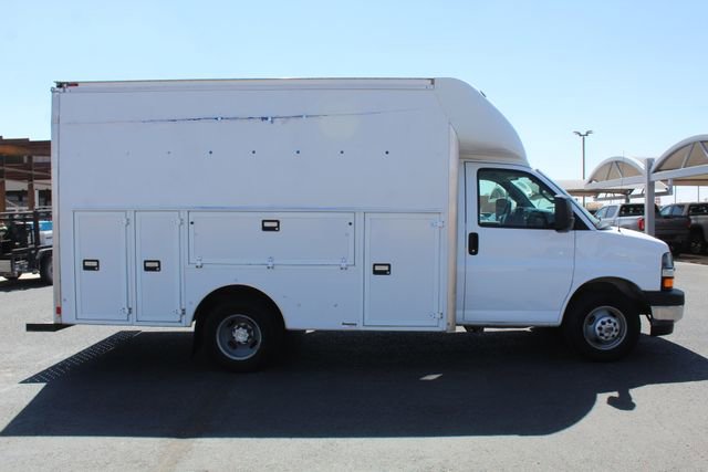 Used 2017 Chevrolet Express 3500 image 2