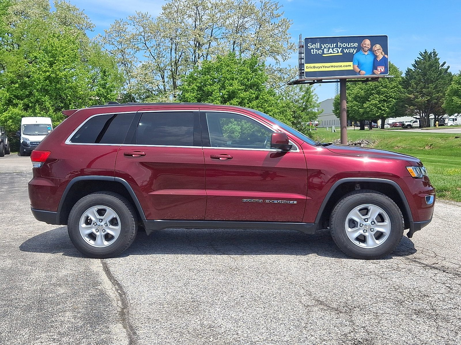 Used 2017 Jeep Grand Cherokee Laredo AWD/4WD image 8