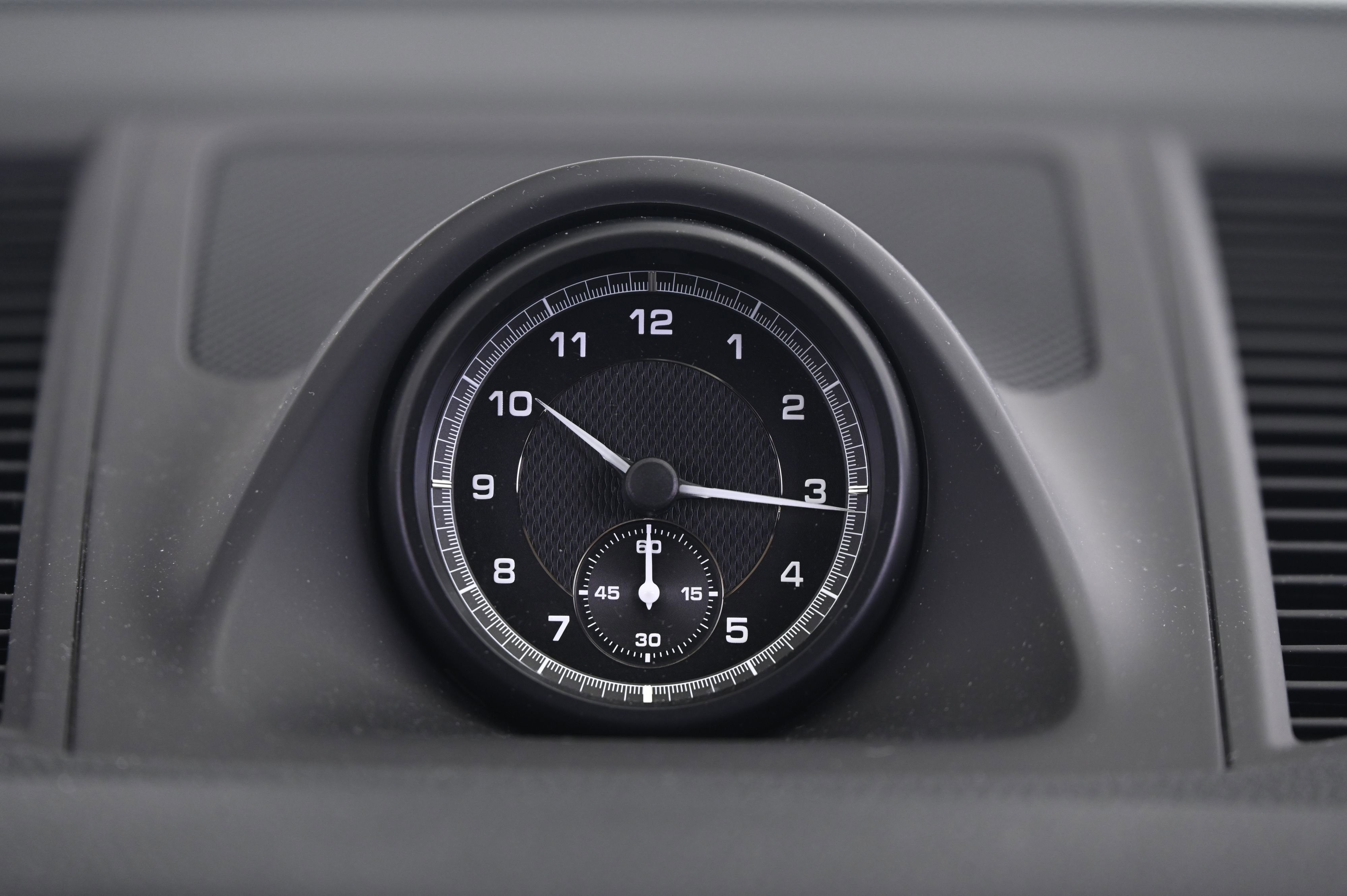 Certified 2024 Porsche Macan image 32