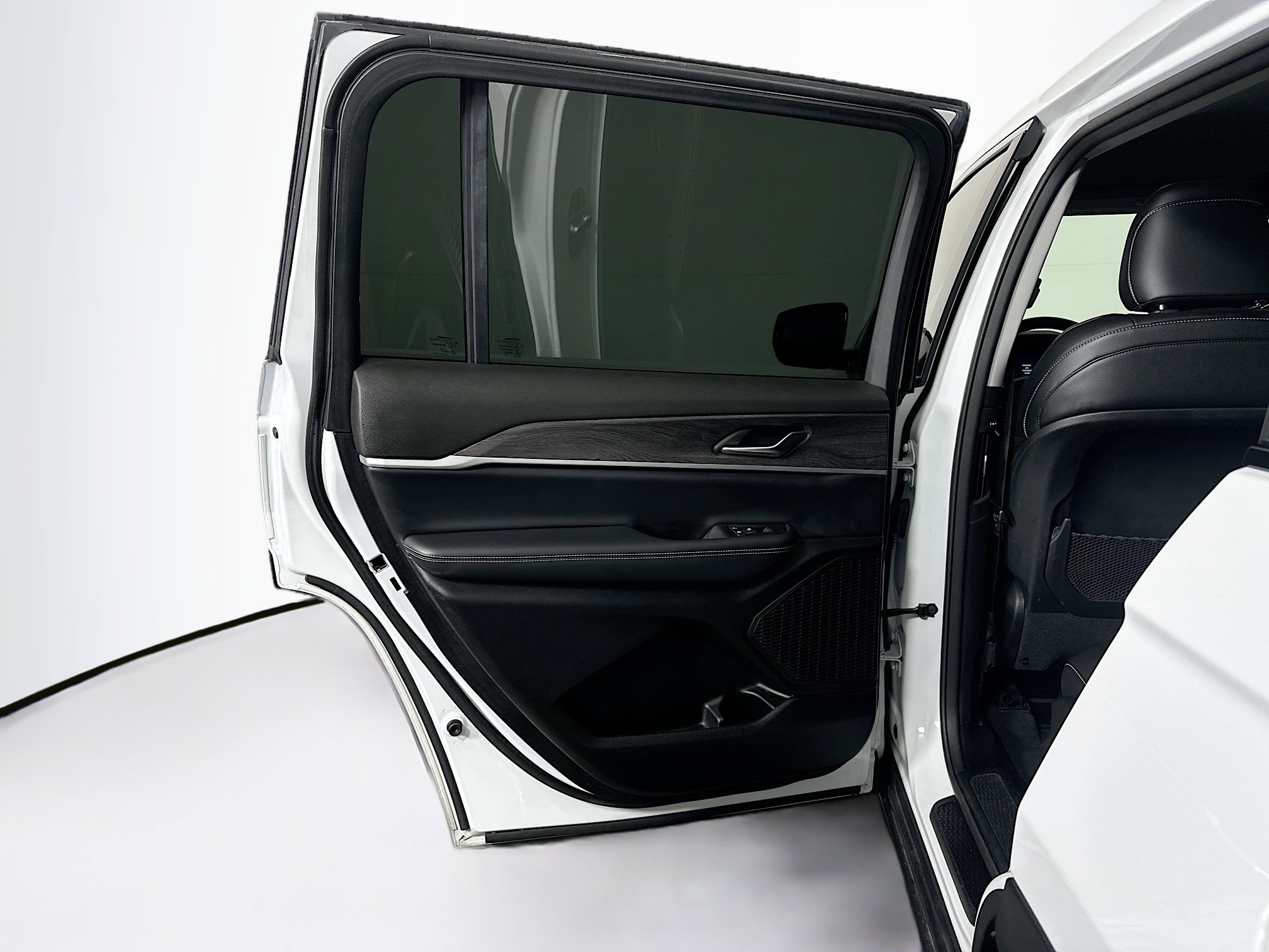 Used 2023 Jeep Grand Cherokee L Limited image 26