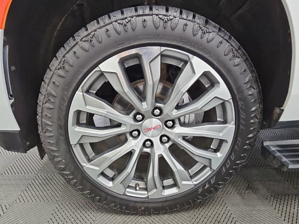 Used 2022 GMC Yukon Denali w/ Advanced Technology Package RWD image 51