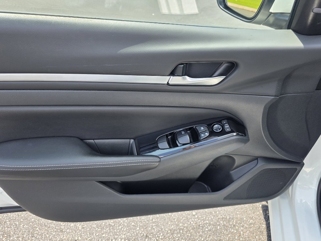 Used 2023 Nissan Altima 2.5 SV image 10