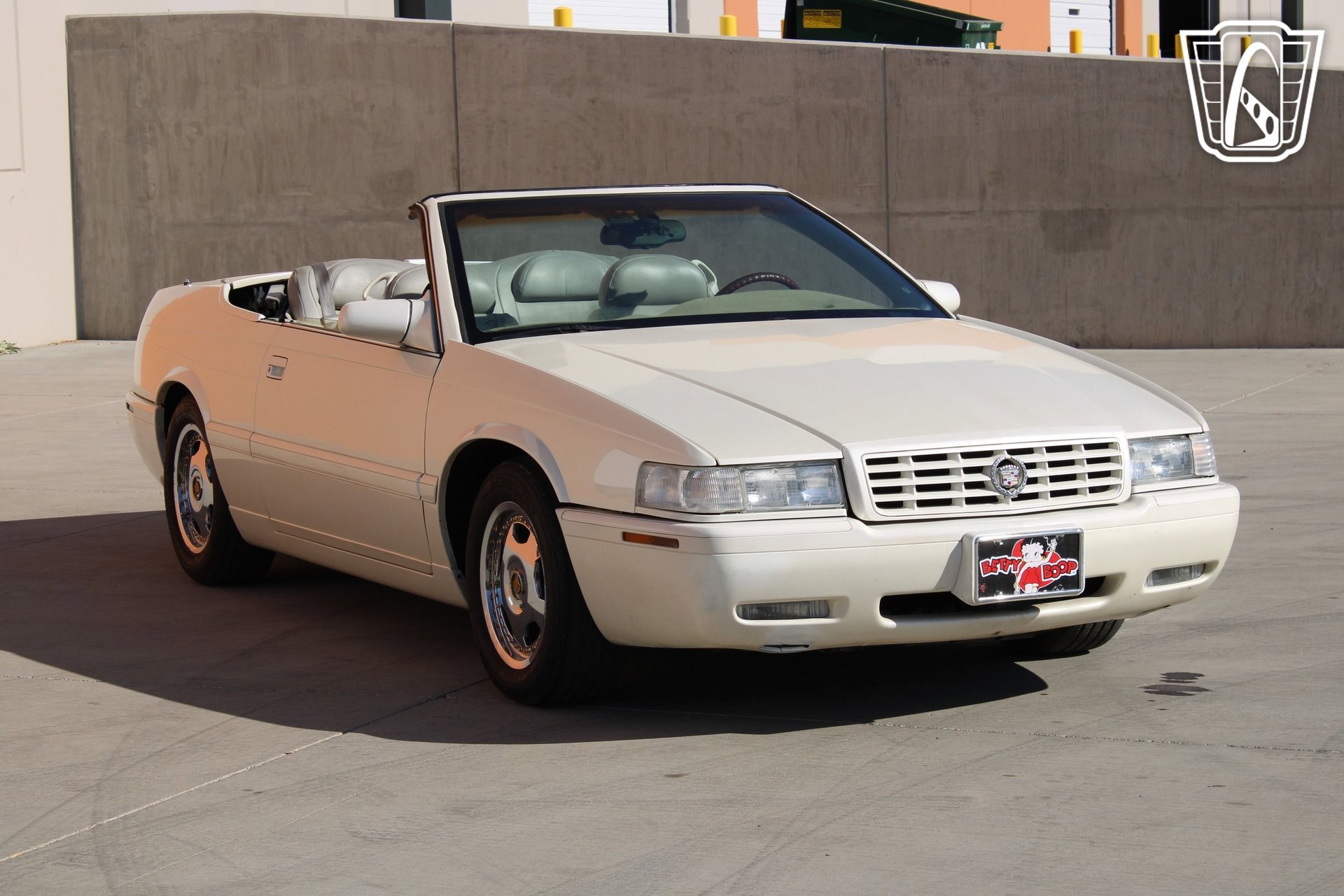 Used 2002 Cadillac Eldorado Touring w/ Preffered Equipment Group image 4