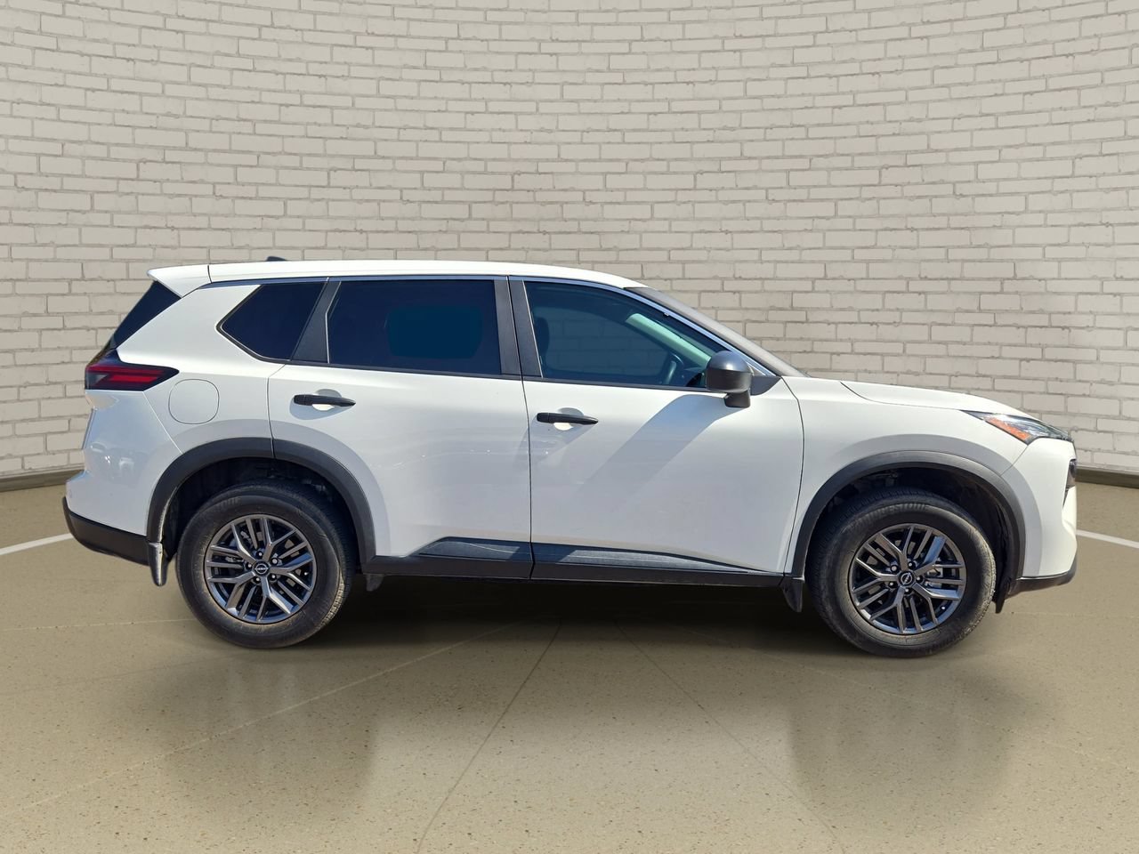 Used 2025 Nissan Rogue S FWD image 4