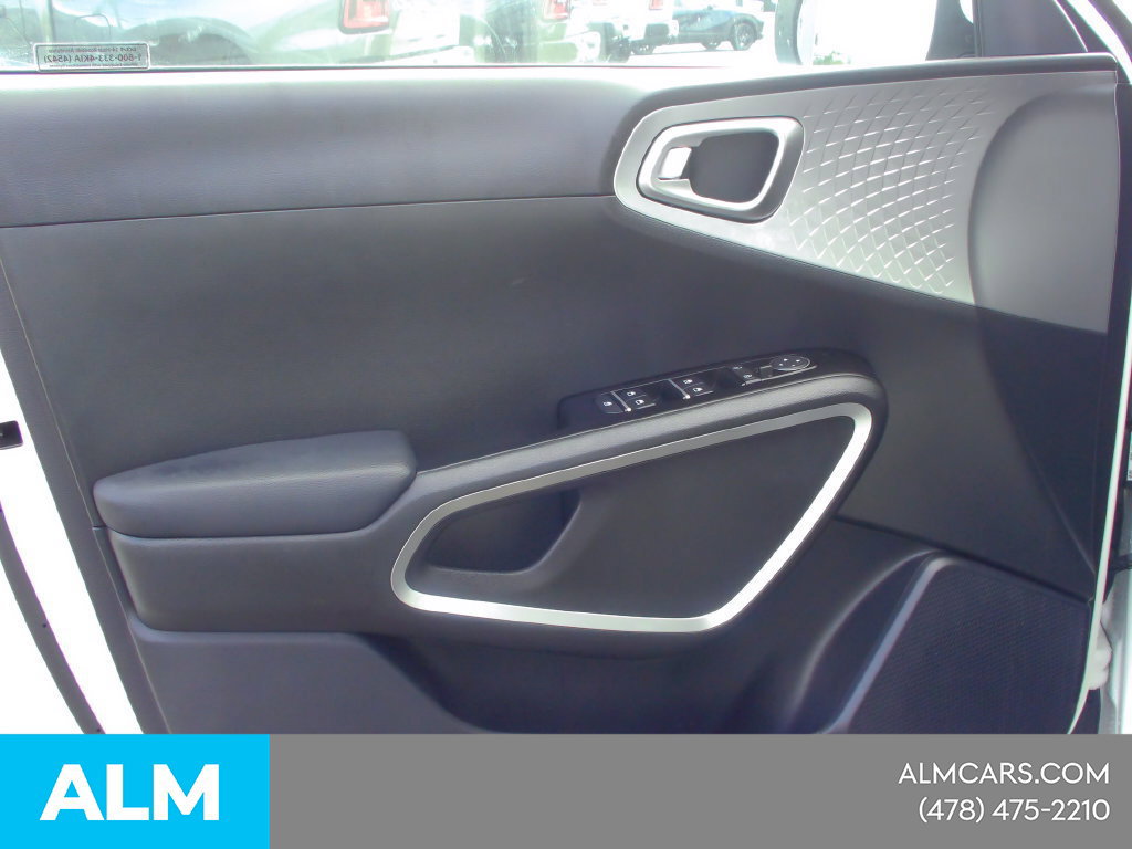 Used 2025 Kia Soul LX w/ LX Technology Package FWD image 34