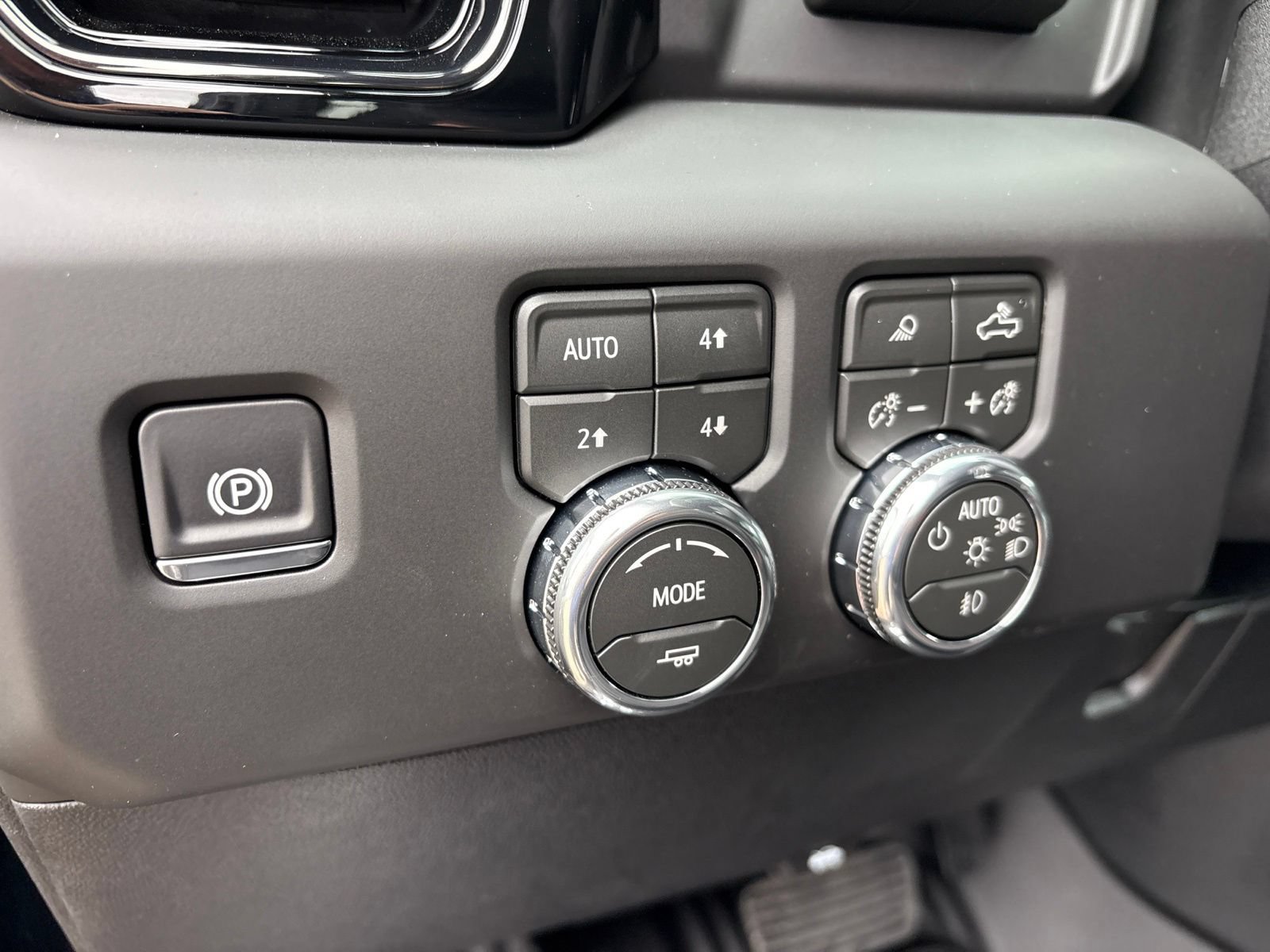 New 2026 GMC Sierra 2500 AT4 w/ AT4 Premium Plus Package AWD/4WD image 15