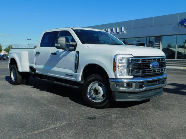 Used 2024 Ford F350 XLT image 2
