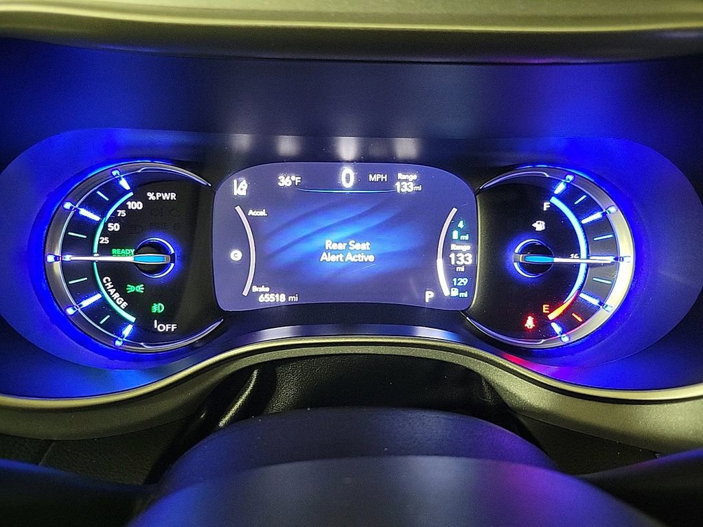 Used 2024 Chrysler Pacifica Select image 17