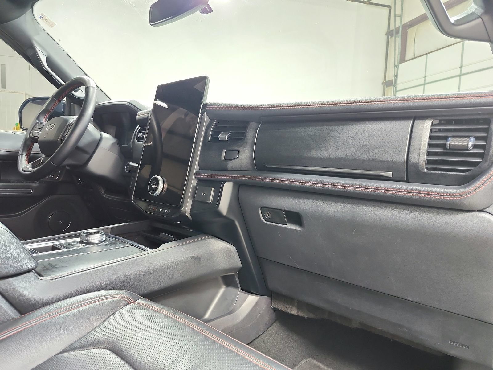 Used 2024 Ford Expedition Limited RWD image 46