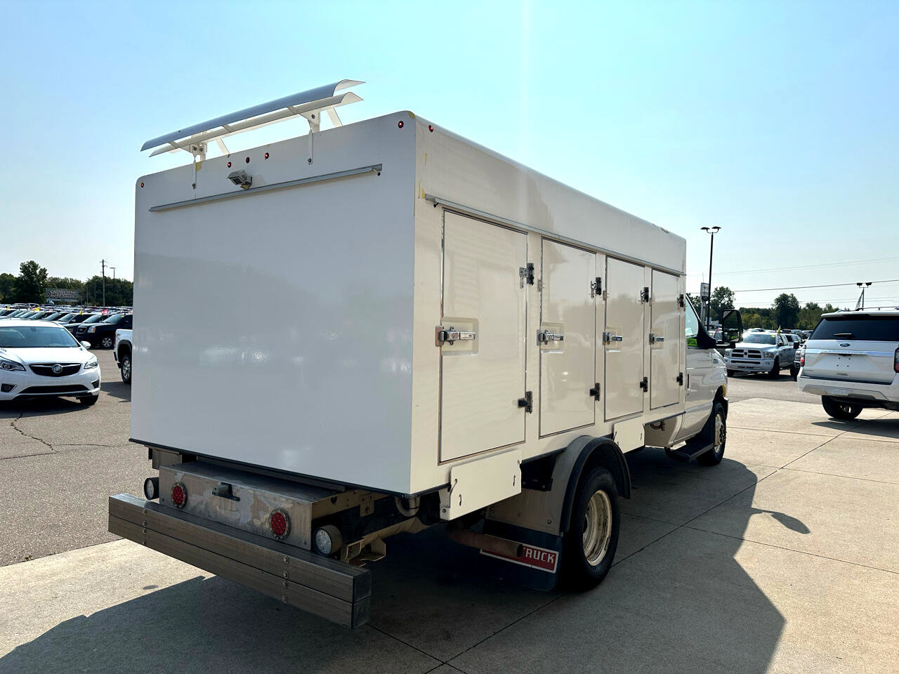 Used 2018 Ford E-450 and Econoline 450 Super Duty w/ Power Windows & Locks Group RWD image 5