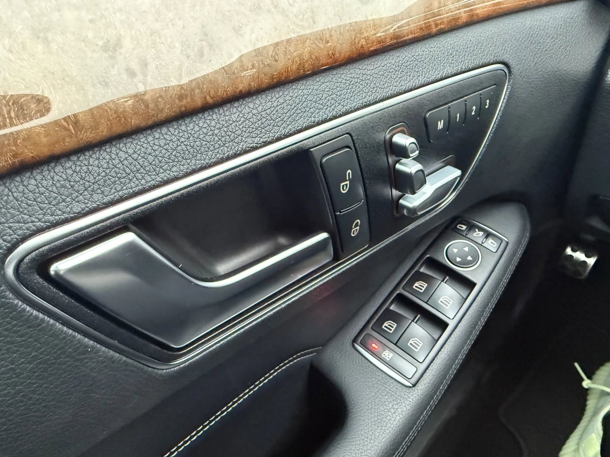 Used 2016 Mercedes-Benz E 350 Sedan image 28