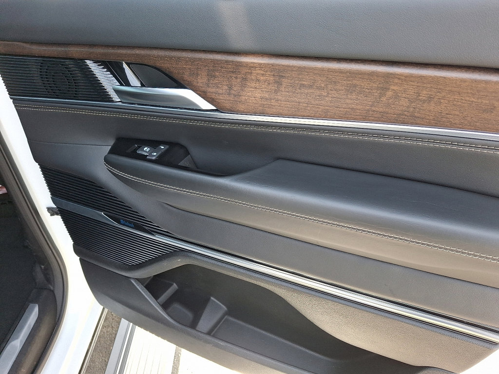 Used 2024 Jeep Grand Wagoneer L 4WD image 14