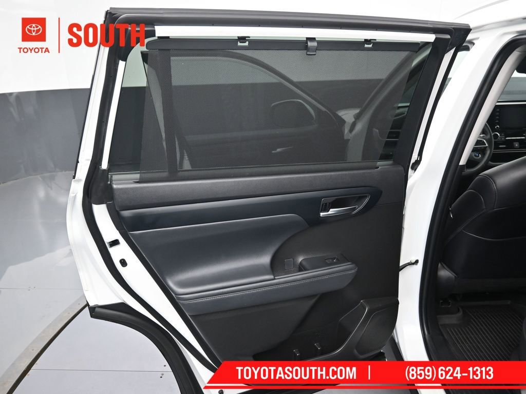 Used 2022 Toyota Highlander XLE image 29