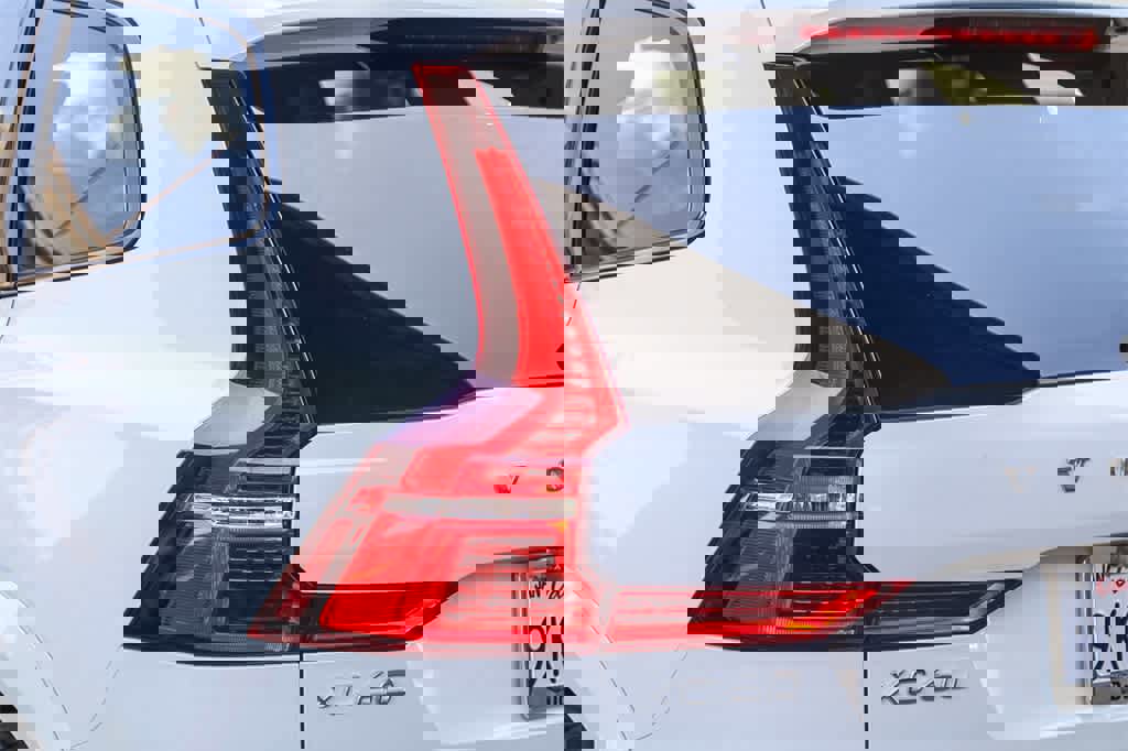 Used 2024 Volvo XC60 B5 Ultimate image 9