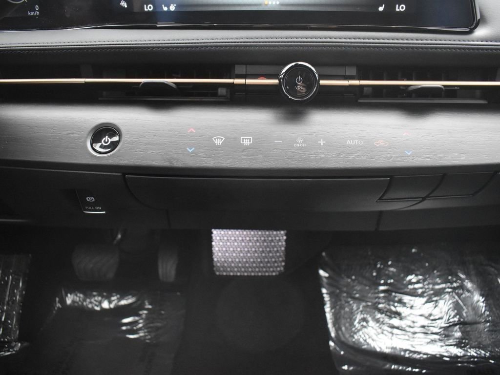Used 2023 Nissan Ariya AWD image 11