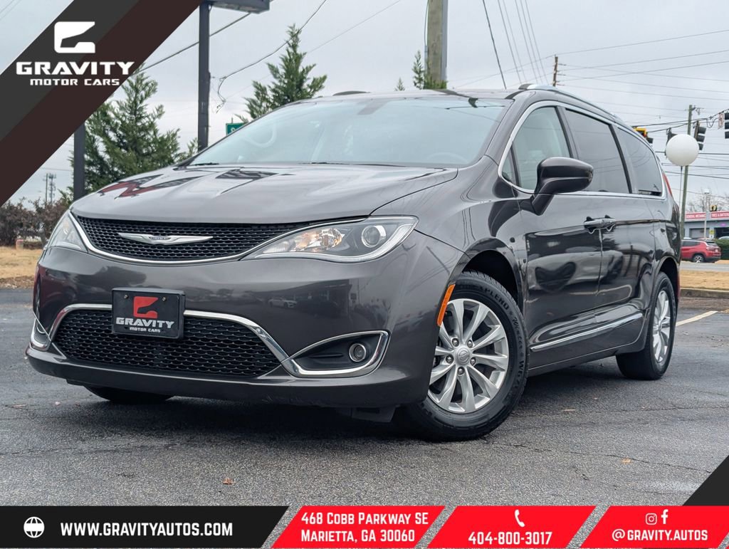 Used 2018 Chrysler Pacifica Touring-L image 1