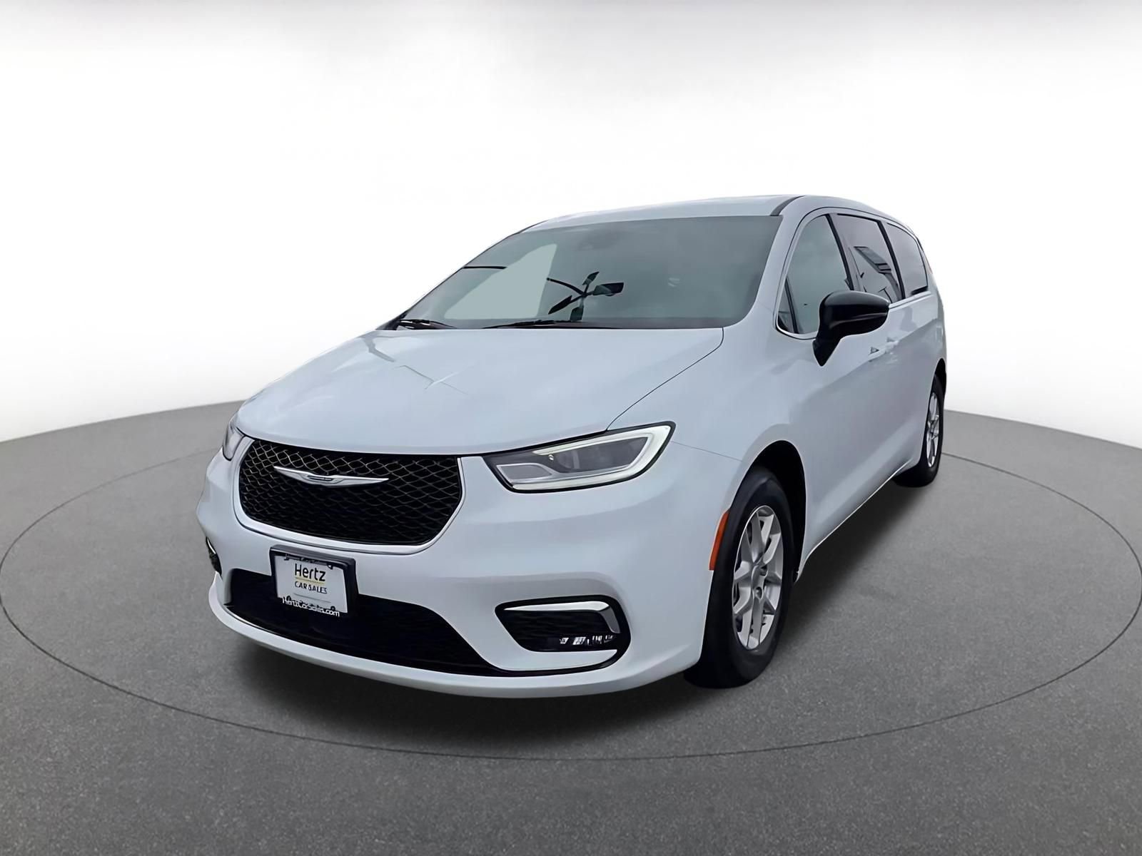 Used 2025 Chrysler Pacifica Select image 7