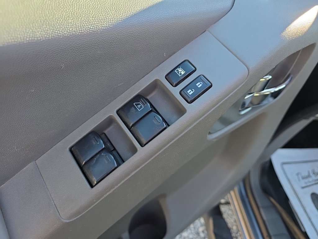 Used 2021 Nissan Frontier SV image 11