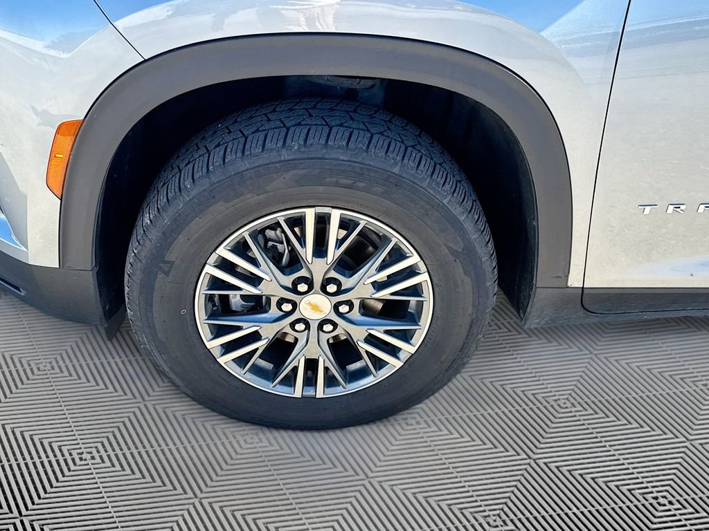 Used 2024 Chevrolet Traverse LT image 31