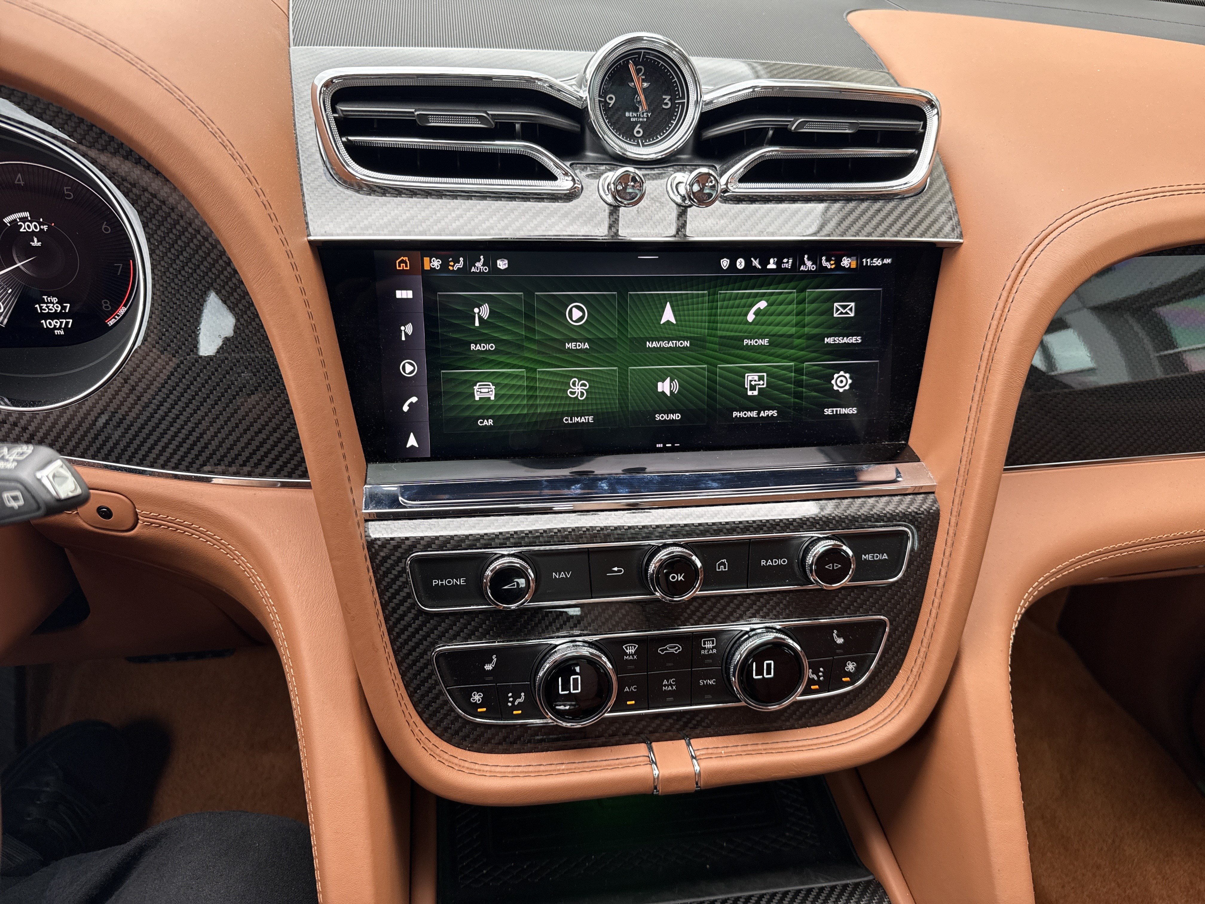 Used 2023 Bentley Bentayga AWD/4WD image 17