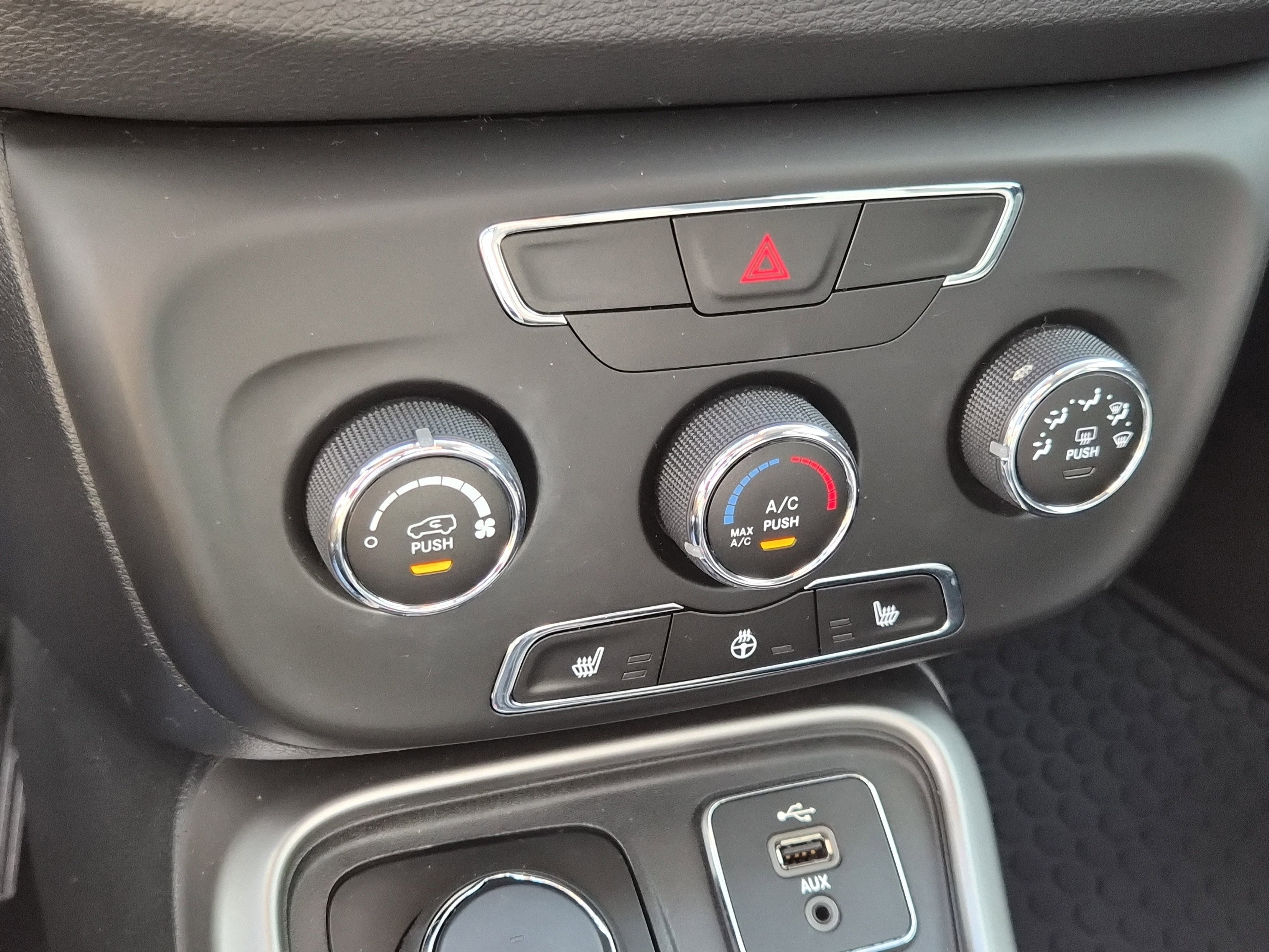 Used 2018 Jeep Compass Latitude w/ Cold Weather Group image 29