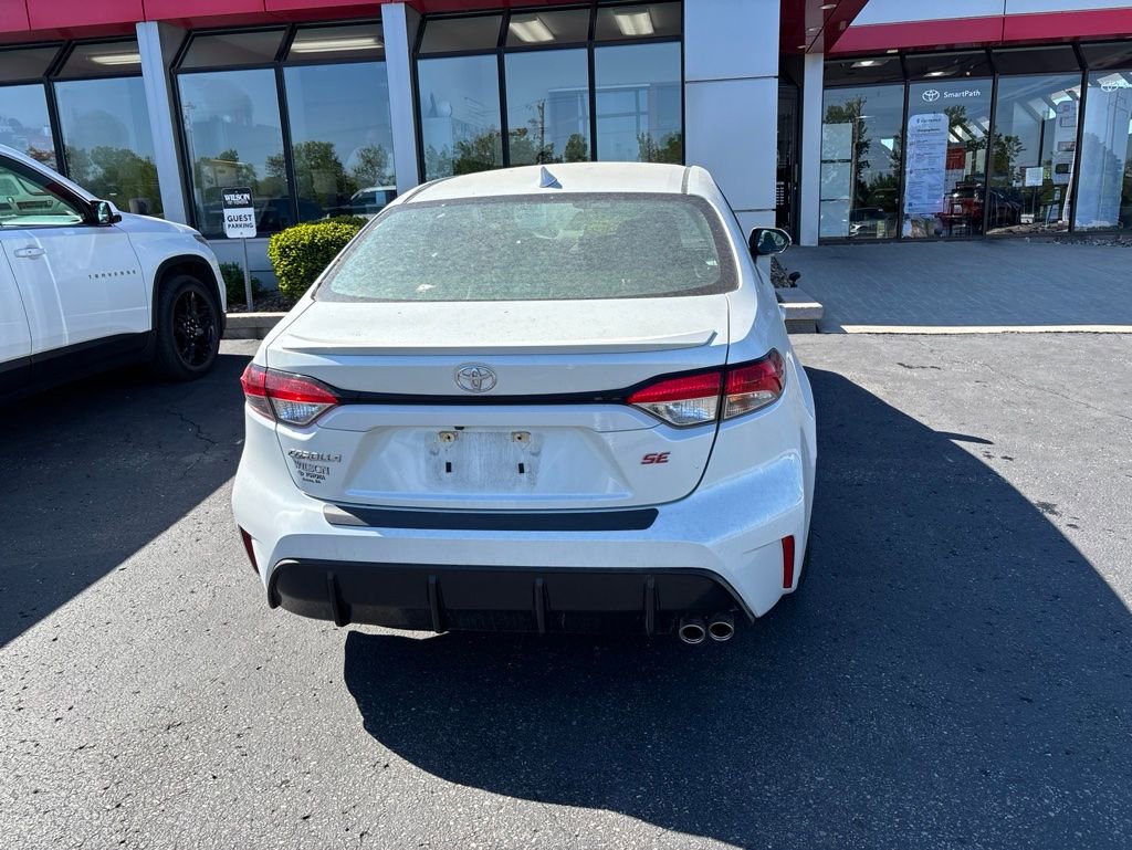 Used 2023 Toyota Corolla SE w/ SE Premium Package FWD image 4