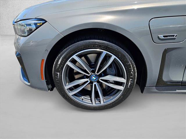 Used 2022 BMW 745e xDrive w/ M Sport Package AWD/4WD image 23