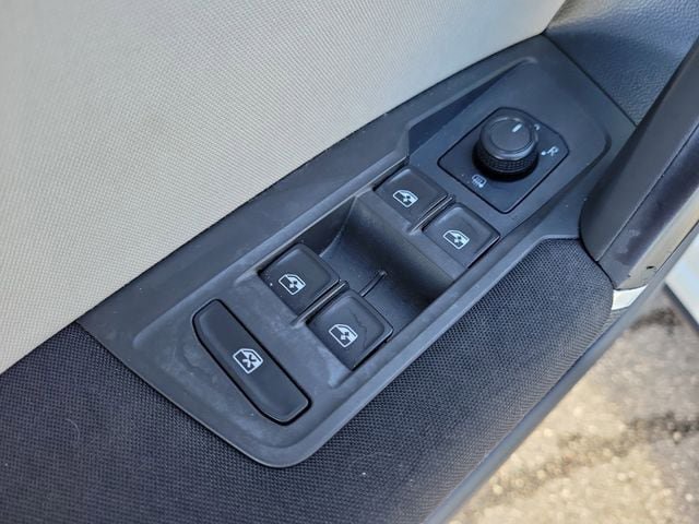 Used 2018 Volkswagen Tiguan S FWD image 14
