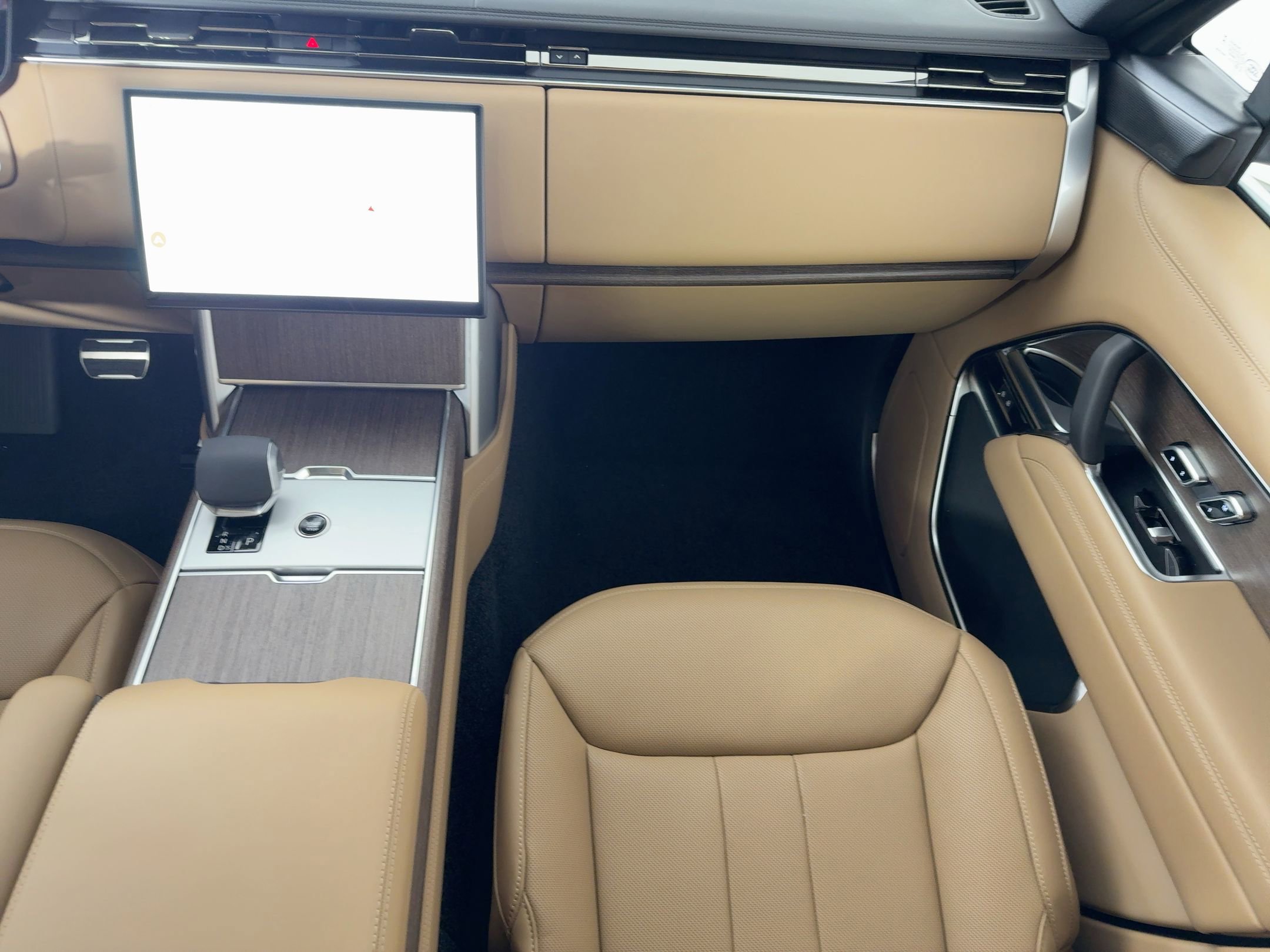 New 2026 Land Rover Range Rover SE image 28