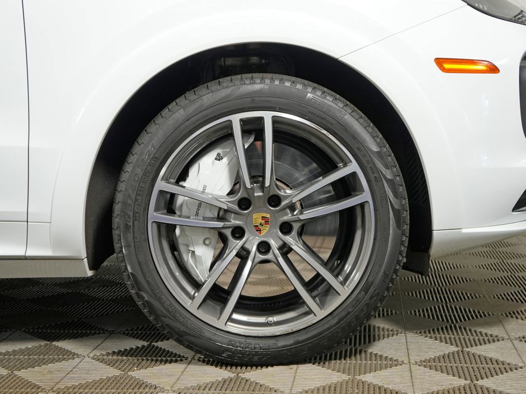 Certified 2023 Porsche Cayenne Turbo AWD/4WD image 16