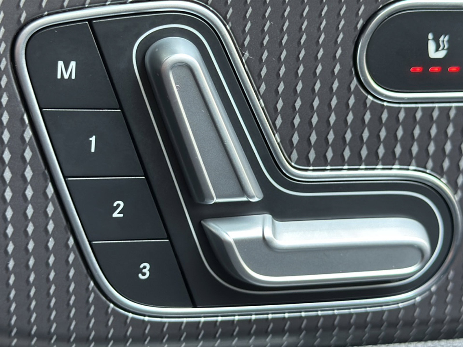 Used 2021 Mercedes-Benz GLB 250 4MATIC image 27