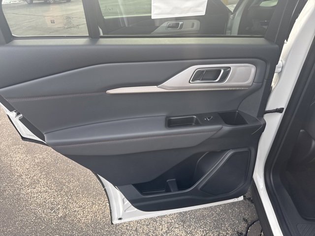 Used 2025 Ford Explorer Active image 32