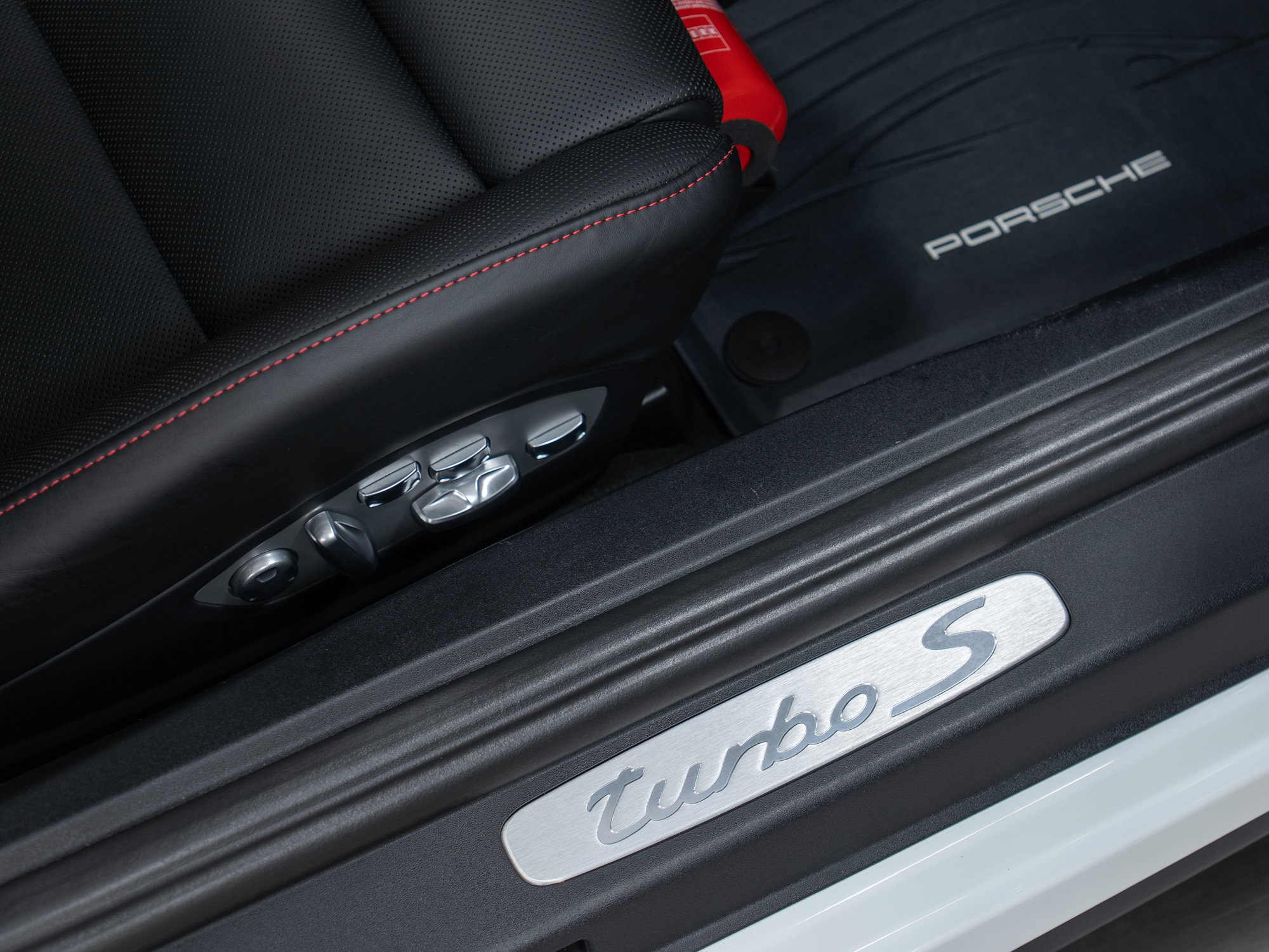 Certified 2014 Porsche 911 Turbo S AWD/4WD image 32