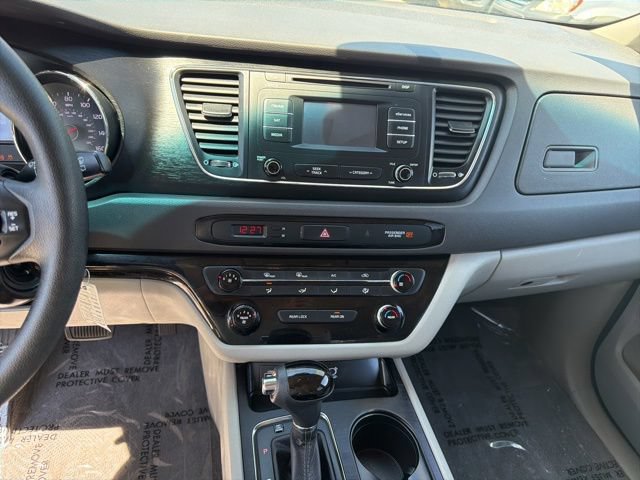 Used 2016 Kia Sedona LX w/ Option Group 020 FWD image 11