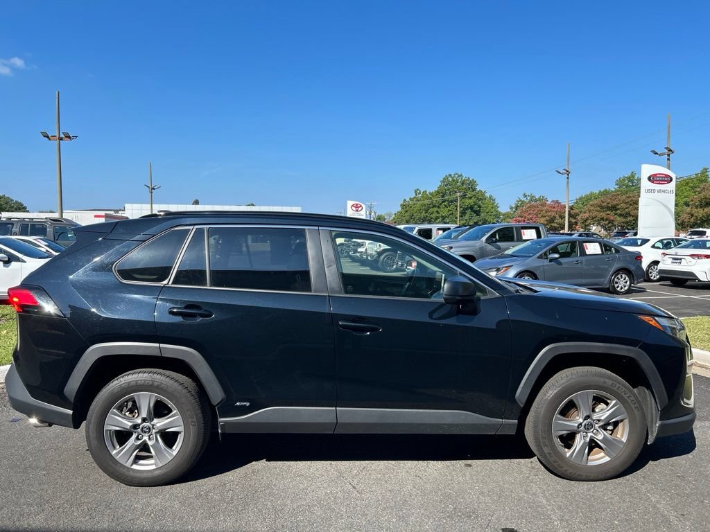 Used 2025 Toyota RAV4 LE AWD/4WD image 2