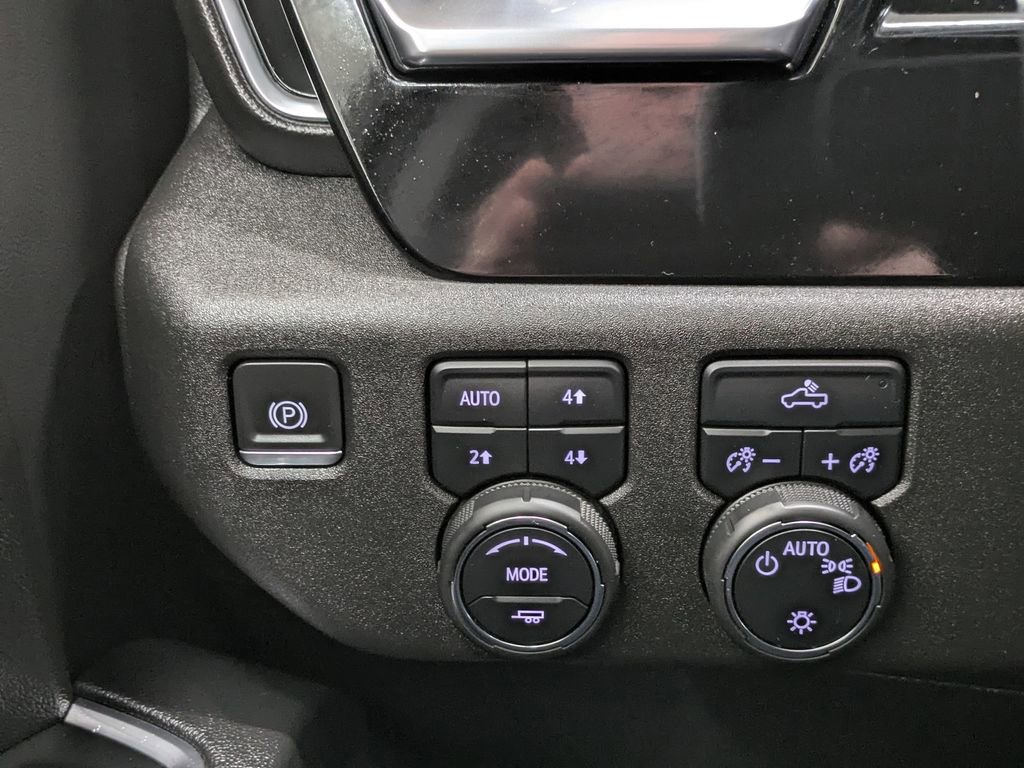 Used 2022 Chevrolet Silverado 1500 LT AWD/4WD image 12