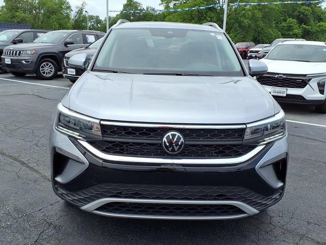 Used 2024 Volkswagen Taos SE w/ Panoramic Sunroof Package FWD image 21