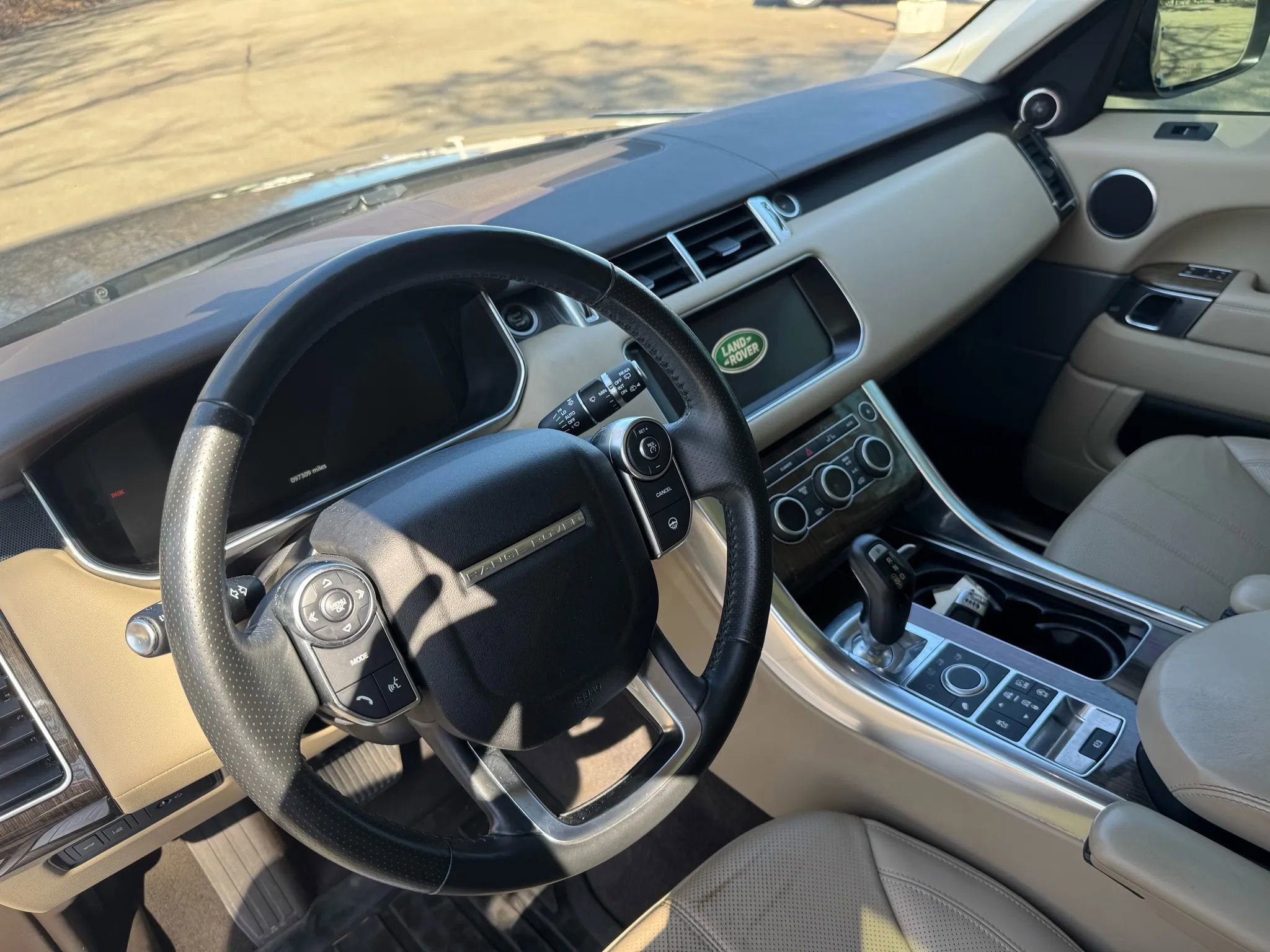 Used 2017 Land Rover Range Rover Sport HSE image 16