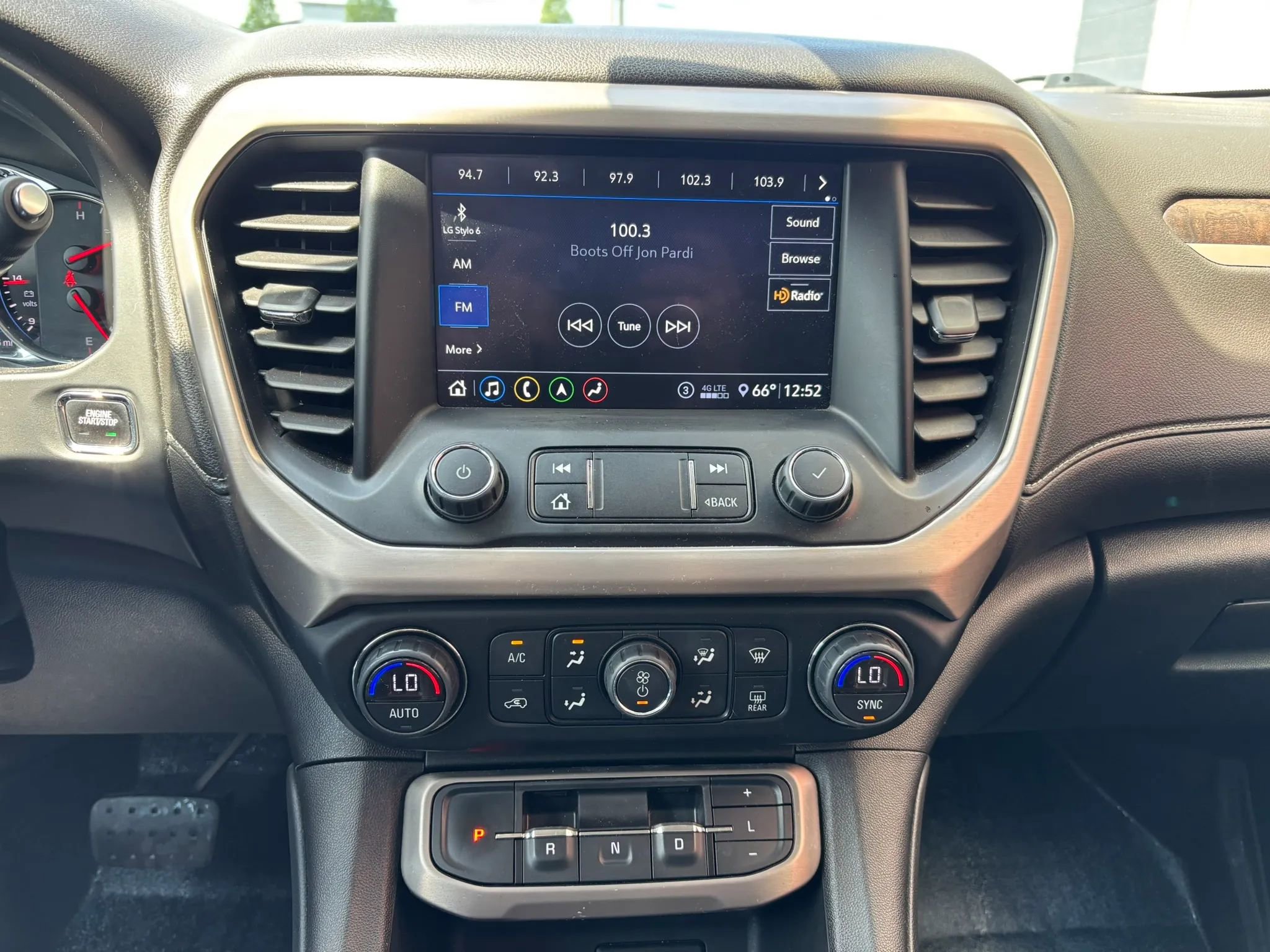 Used 2020 GMC Acadia Denali w/ Denali Ultimate Package AWD/4WD image 26
