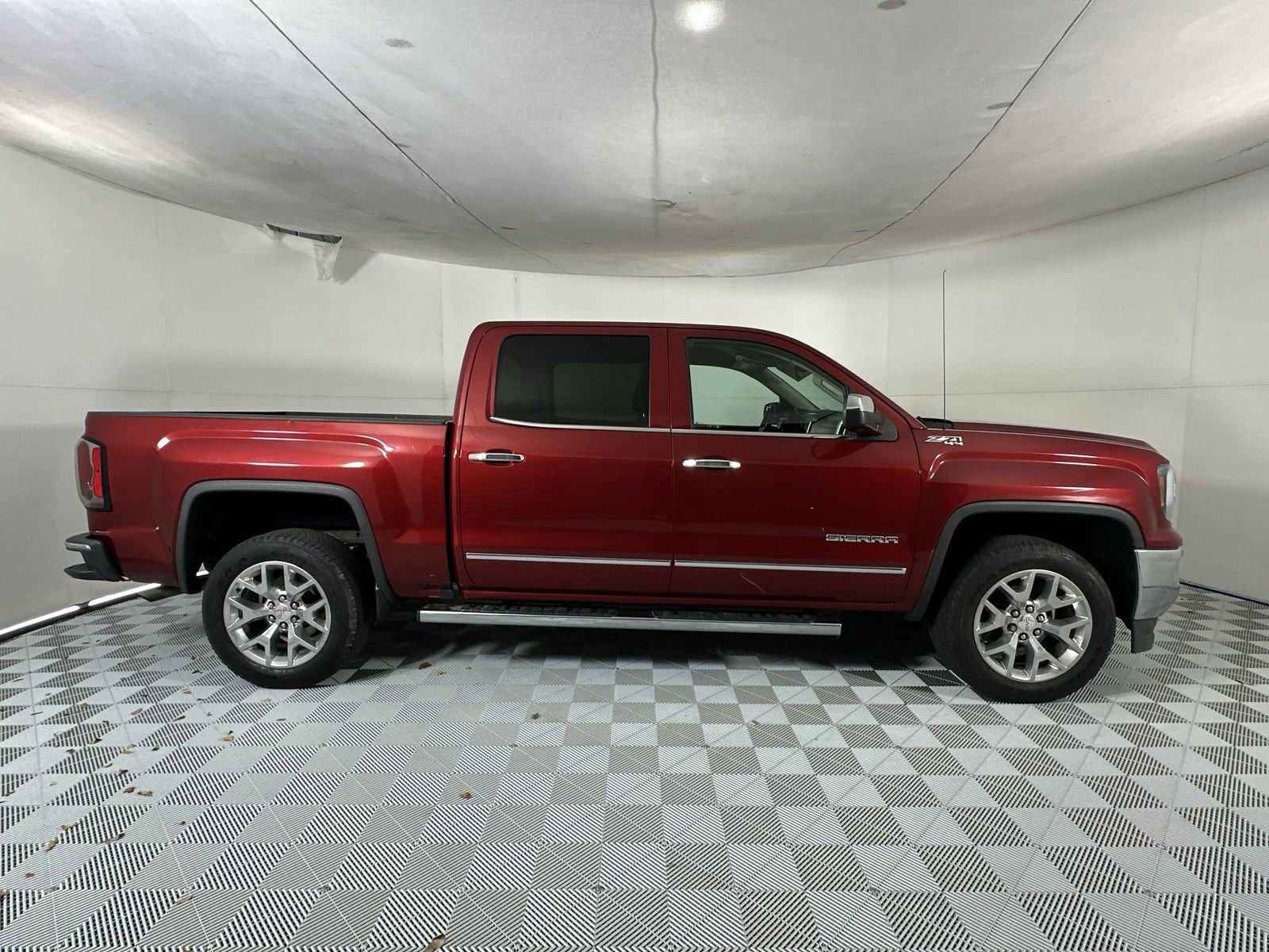 Used 2018 GMC Sierra 1500 SLT w/ SLT Premium Package image 9