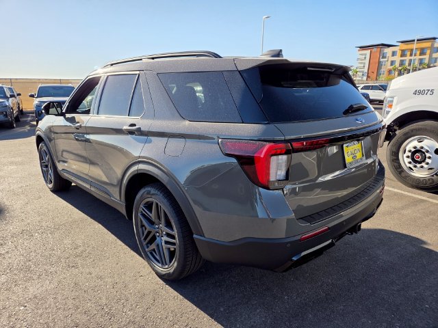New 2026 Ford Explorer ST-Line w/ ST-Line Street Pack AWD/4WD image 3
