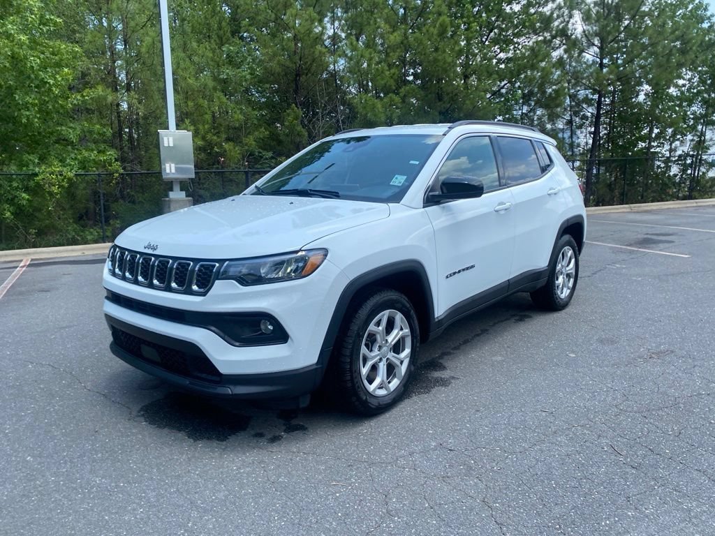 Used 2024 Jeep Compass Latitude AWD/4WD image 9