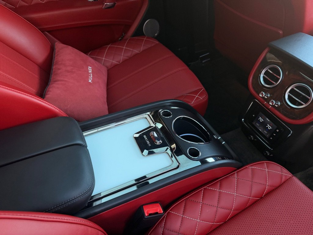 Used 2018 Bentley Bentayga AWD/4WD image 25