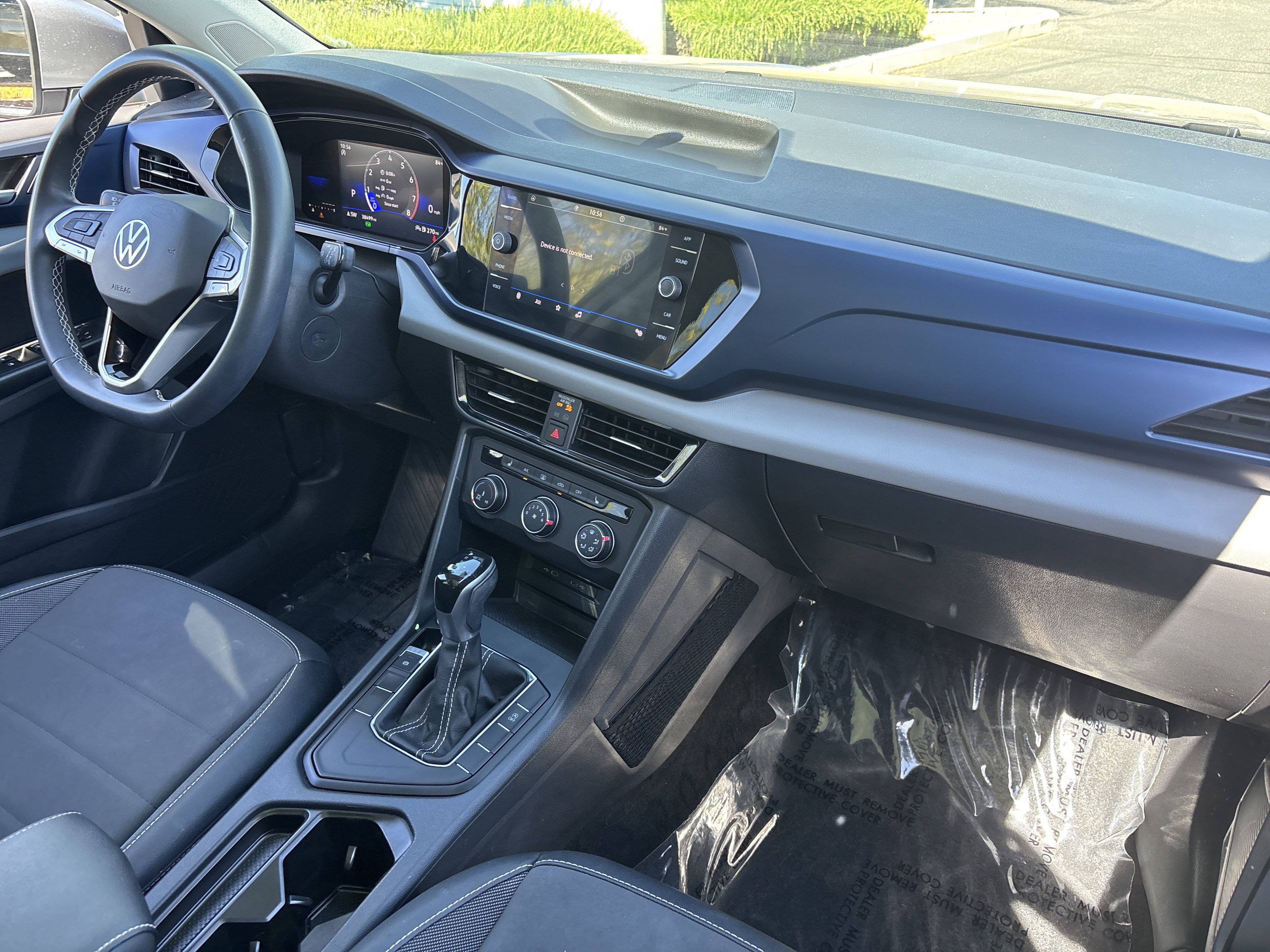 Certified 2022 Volkswagen Taos SE w/ Panoramic Sunroof Package image 10