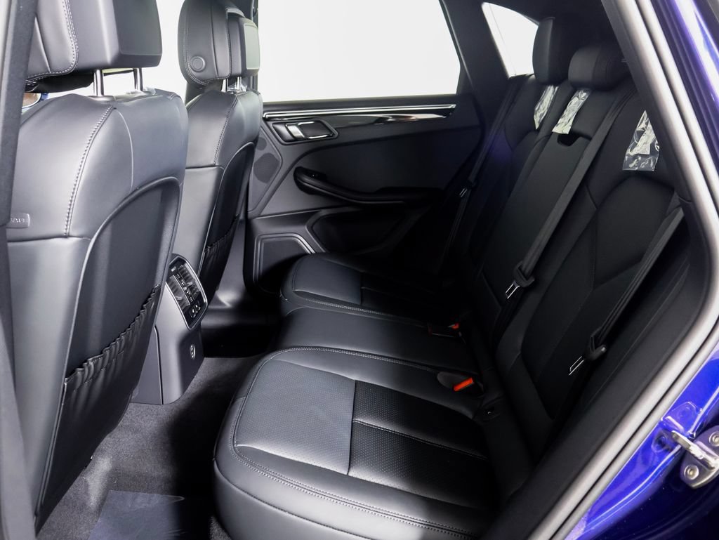 New 2026 Porsche Macan AWD/4WD image 9
