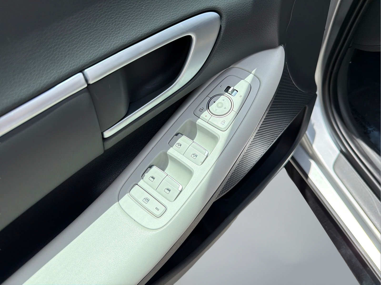 Used 2024 Hyundai Sonata SEL FWD image 27