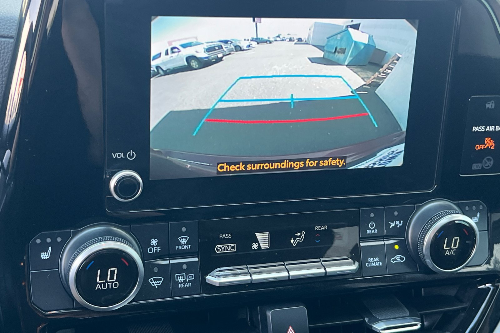 Used 2023 Toyota Highlander XLE AWD/4WD image 17